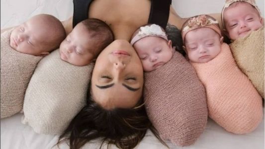 Os quíntuplos completaram um ano de vida na última quarta-feira (11)