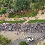 Servidores da Educação protestam por reajuste salarial no Centro de BH