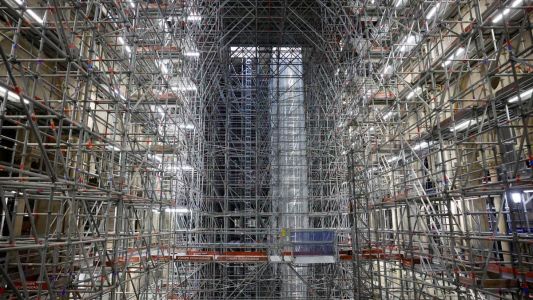 Os técnicos estão concluindo a limpeza dos cerca de 42.000 m2 de paredes, ornamentos e abóbadas