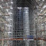 Catedral de Notre-Dame instala base de agulha após quatro anos do incêndio