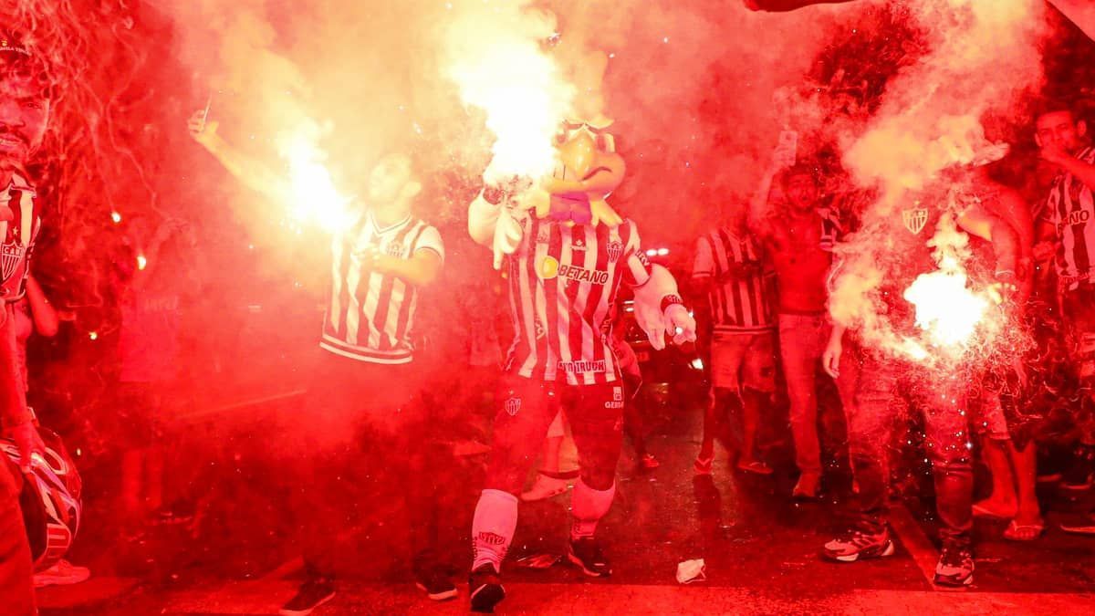 Torcedores do Atlético planejam festa na sede para comemorar 115 anos do clube