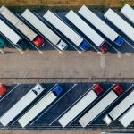 Caminhoneiro que esperava três horas para estacionar veículo após trabalho será indenizado