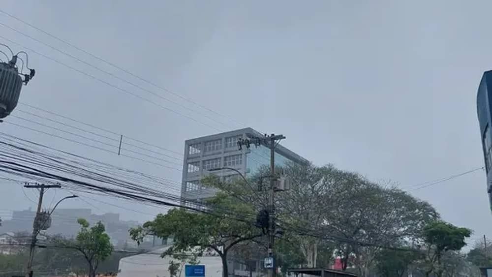 Belo Horizonte tem alerta de pancadas de chuva e fortes ventos nas próximas horas