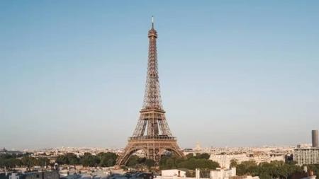 Os visitantes foram retirados dos três andares e da praça