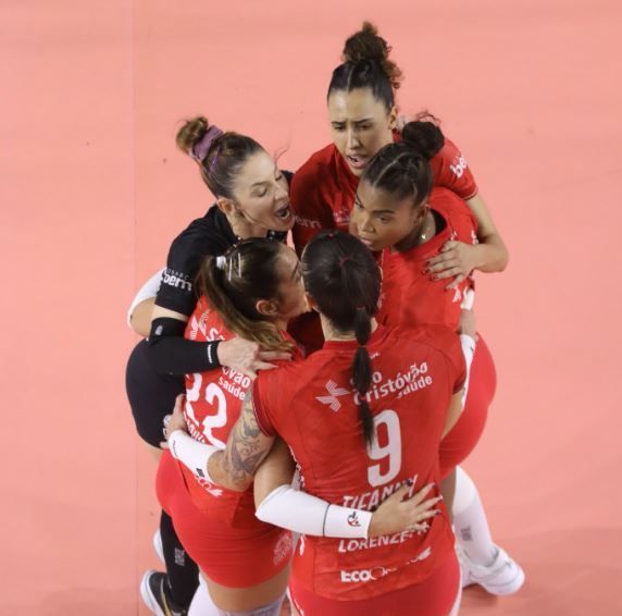 Em cinco sets, Osasco supera Pinheiros e encara Gerdau Minas na semifinal