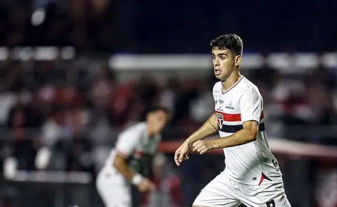 Oscar tem edema na coxa e pode ser baixa no São Paulo contra o Talleres