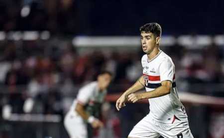 Oscar em jogo do São Paulo no Campeonato Brasileiro de 2025