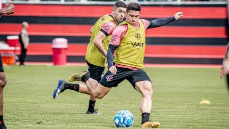 Osvaldo, atacante do Vitória