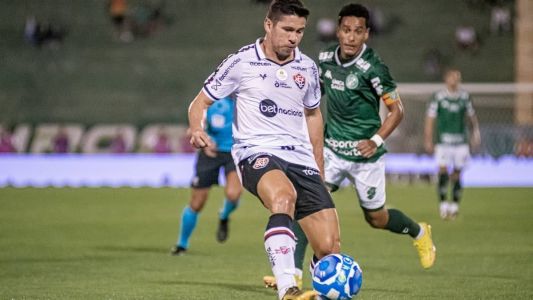 Osvaldo, atacante do Vitória