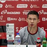 Filho de Osvaldo, do Vitória, chora ao não cumprir promessa e pai retribui: “Me emocionei”