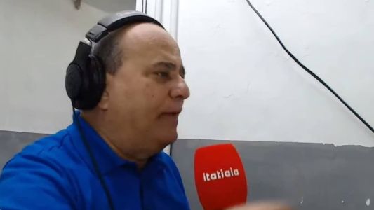 Osvaldo Reis, o Pequetito, durante transmissão de Vasco 0 x 1 Cruzeiro