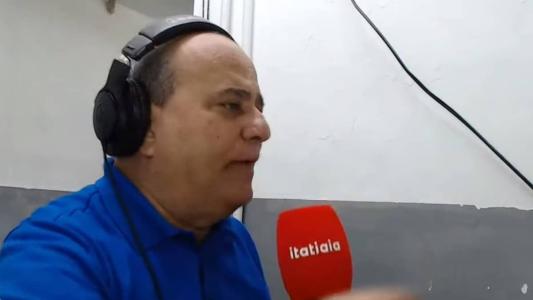 Osvaldo Reis, o Pequetito, durante transmissão de Vasco 0 x 1 Cruzeiro