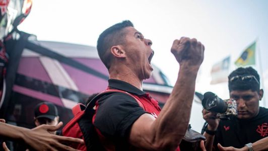 Osvaldo renovou o contrato com o Vitória