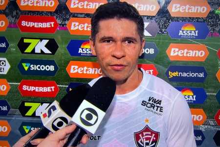 Atacante Osvaldo, do Vitória, em entrevista após a partida