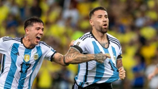 Otamendi comemora gol da vitória da Argentina contra o Brasil, no Maracanã