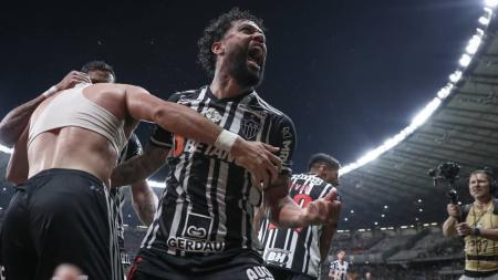 Otávio celebra vitória do Atlético sobre o São Paulo no Mineirão