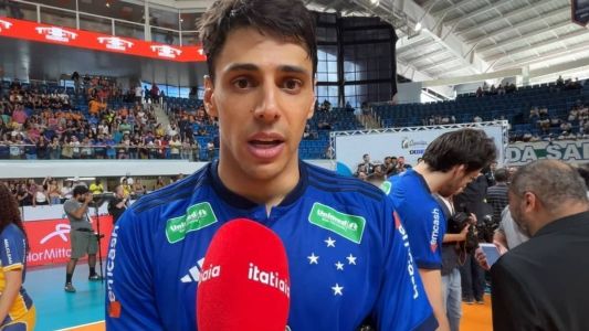 Otávio comemorou o bicampeonato da Superliga com a camisa do Cruzeiro