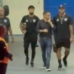 Vídeo: após polêmica, Hulk conversa com diretor do Atlético na saída do estádio