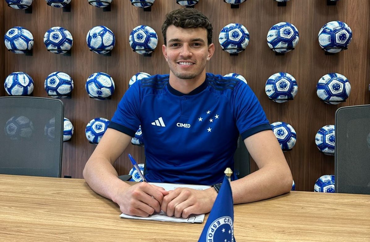 Otávio renova contrato com o Cruzeiro e embarca para 'intercâmbio' no Valladolid