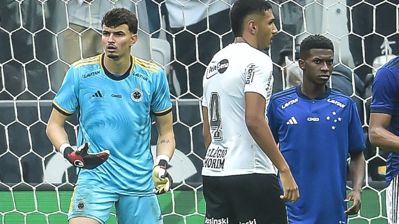 Cruzeiro oficializa 'intercâmbio' de dois jovens da base no Valladolid, de Ronaldo