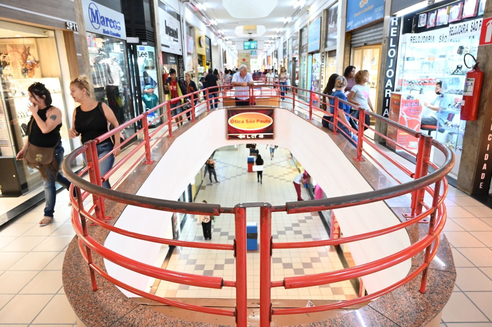 Consumidor da capital mineira está menos confiante