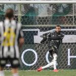 Atlético x Athletic: ouvidoria da FMF reconhece erro em lance com Everson