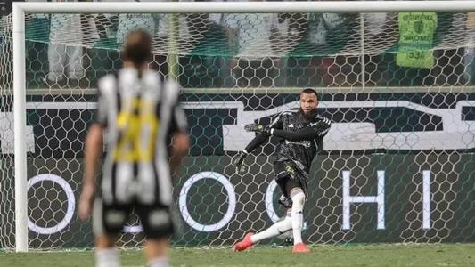 Ouvidoria da FMF reconheceu erro da arbitragem em lance com Everson durante Atlético x Athletic