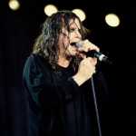Orquestra presta tributo a Ozzy Osbourne com clássicos do Black Sabbath na cidade natal do astro