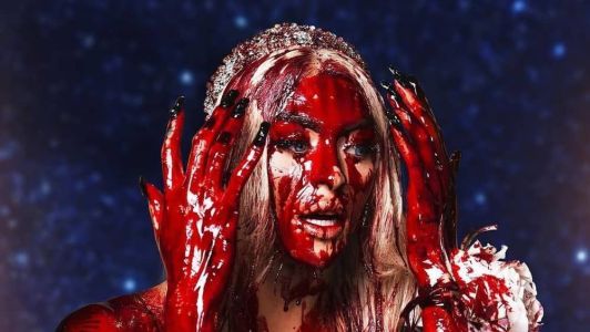 Pabllo Vittar se vestiu de 'Carrie, a Estranha' no Halloween de 2021
