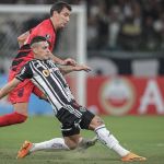 Pablo, do Athletico, detona gramado do Mineirão: ‘Solução seria grama sintética’