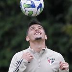 Nestor segue como dúvida e zagueiro liberado no São Paulo; como foi o treino