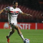 Pablo Maia sofre carrinho violento, é substituído e preocupa São Paulo