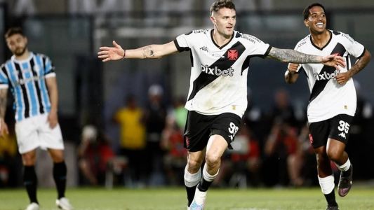 Pablo Vegetti comemora gol na estreia pelo Vasco contra o Grêmio