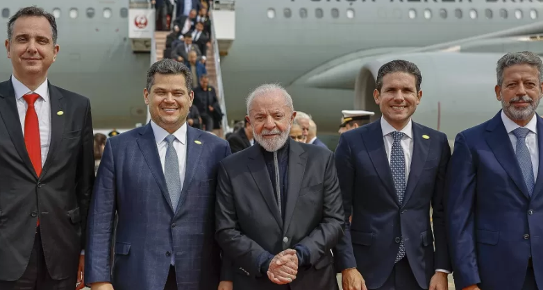 Lula aproveita missão internacional para costuras sobre 2026 e reforma ministerial