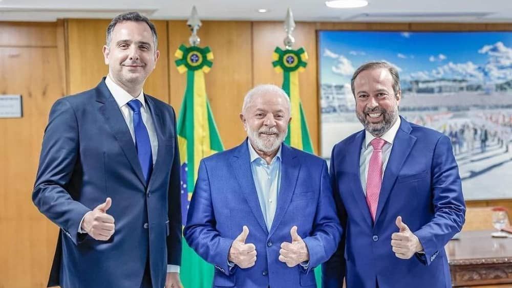 Silveira e Pacheco devem se reunir com Lula nesta terça (21) e debater soluções para dívida de Minas