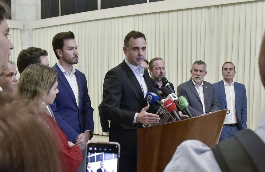 'Políticos que ficam o dia inteiro na rede social devem sair e ir trabalhar', critica Pacheco