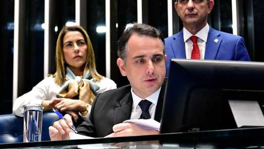 Pacheco se reúne com representantes da prefeitura e Câmara de BH sobre projeto relacionado a ônibus