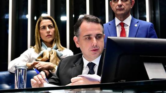 Pacheco se reúne com representantes da prefeitura e Câmara de BH sobre projeto relacionado a ônibus