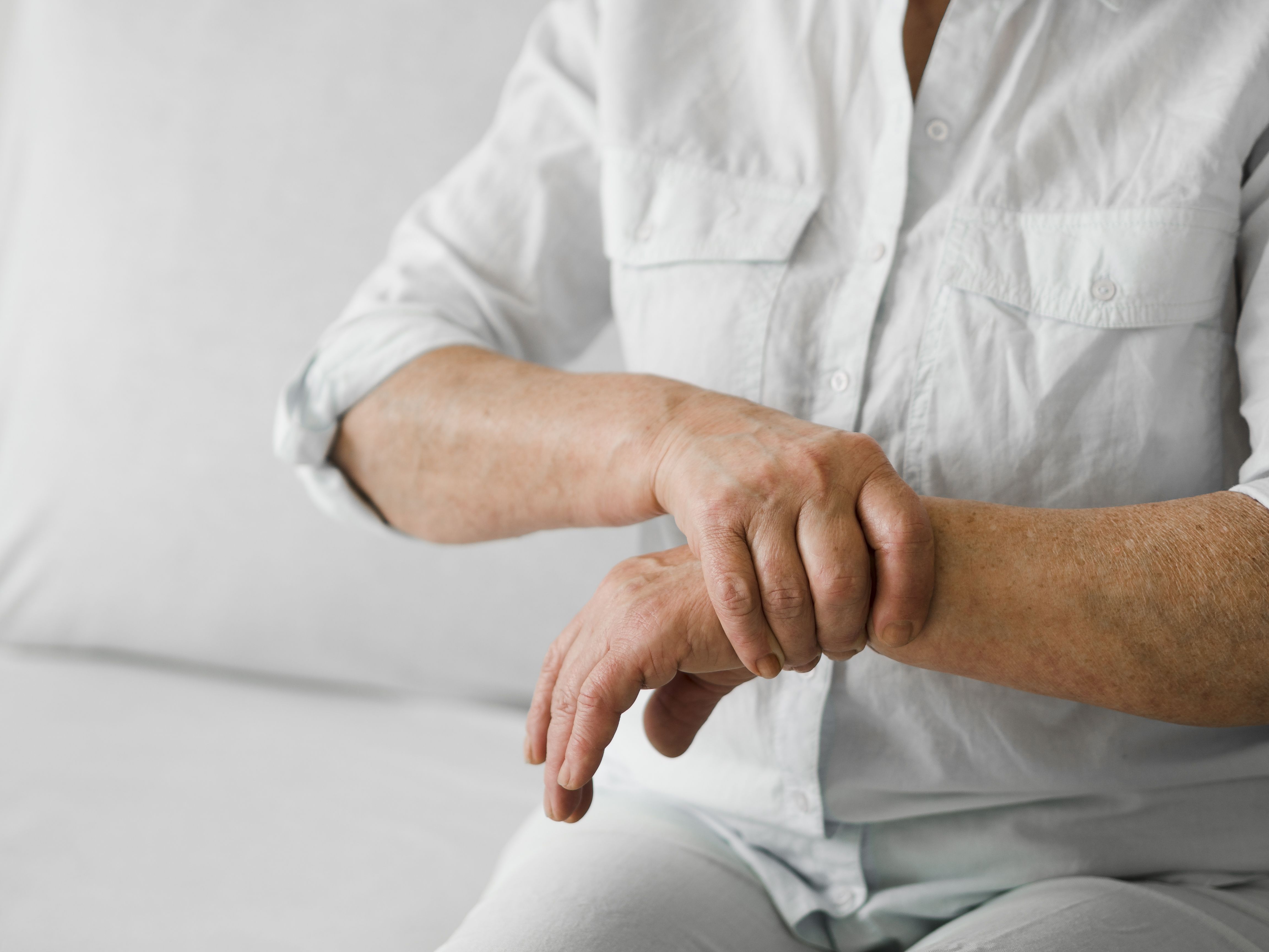 Estudo de universidade italiana aponta avanços no tratamento da doença de Parkinson; entenda