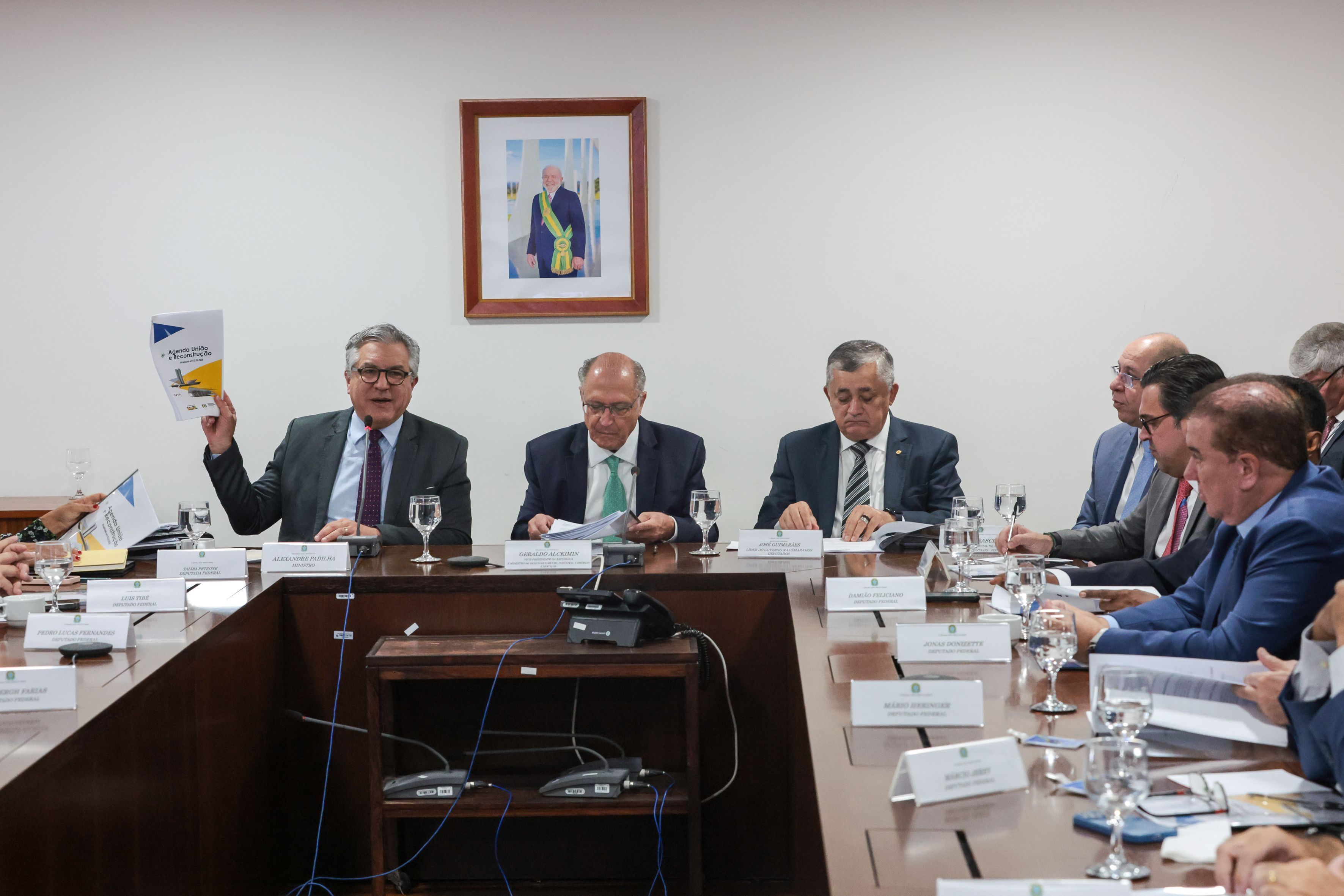 Governo apresenta prioridades no Congresso a líderes da base na Câmara e inclui projeto da bancada evangélica