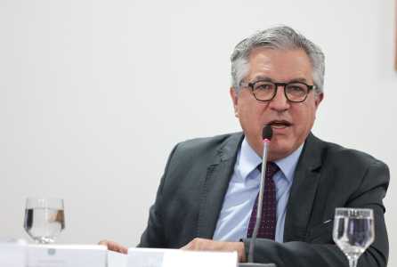 Na linha de frente da defesa do vice-presidente Michel Temer (PMDB), o ex-ministro Eliseu Padilha faz as contas e ressalta que, ainda que seja instaurado o processo de impeachment contra o vice, não haverá apoio suficiente dentro do Congresso para af