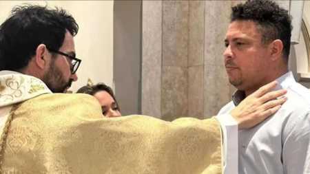 Padre Fábio de Melo no batismo de Ronaldo, na última terça-feira (12)