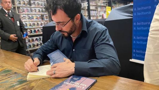 Padre Fábio de Melo durante evento de lançamento do novo livro, em Belo Horizonte