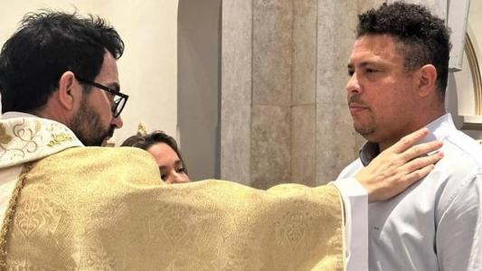 Padre Fábio de Melo, cruzeirense, foi o responsável por batizar Ronaldo na Igreja Católica