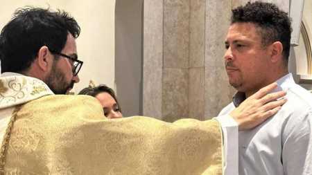 Padre Fábio de Melo, cruzeirense, foi o responsável por batizar Ronaldo na Igreja Católica