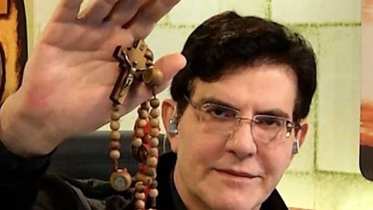 Padre Reginaldo Manzotti está de repouso em casa