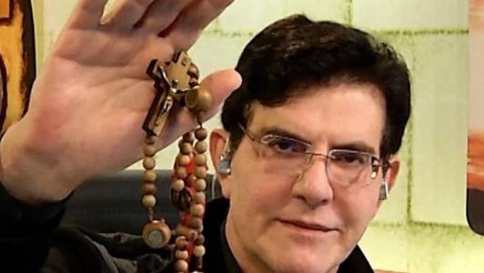 Padre Reginaldo Manzotti está de repouso em casa