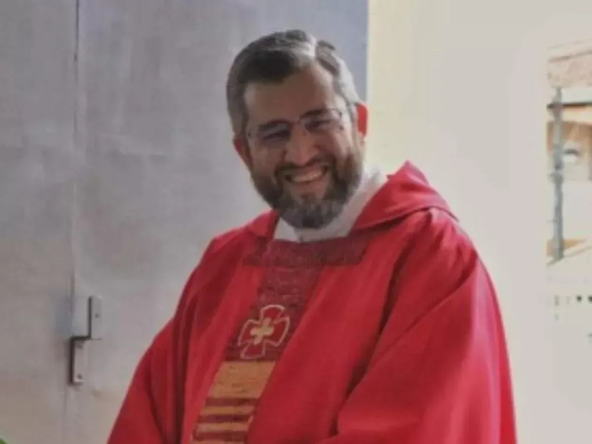 Padre é condenado a 1 ano de prisão por injúria racial contra garçom em SP