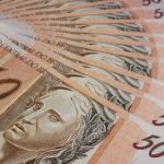 Beneficiários de NIS final 5 do Bolsa Família recebem R$ 600 nesta terça (24); confira calendário