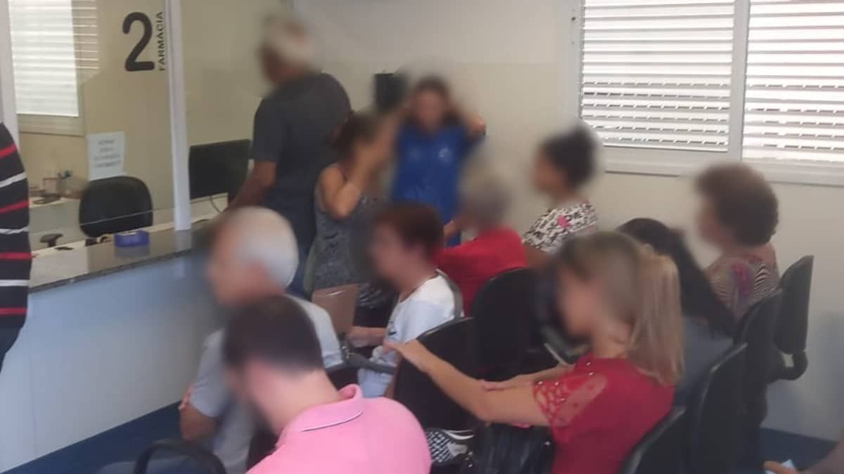 Pai reclama de demora para vacinação de crianças contra covid em BH; espera é de quase três horas